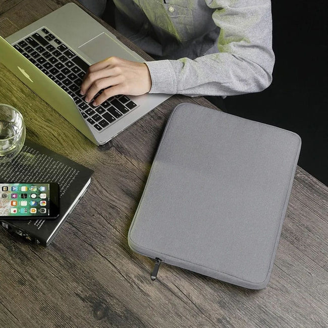 Etui Uniwersalne Phoneo - zamykane na zamek, dla laptopów 14-15"