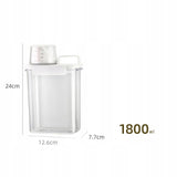 Pojemnik z miarką na proszek / płyn do płukania - 1,8 L, miarka 150 ml